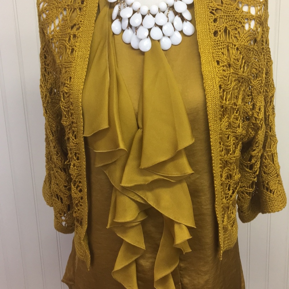 Gap Sleveless Button Down Top with Ruffle - Picture 2 of 5